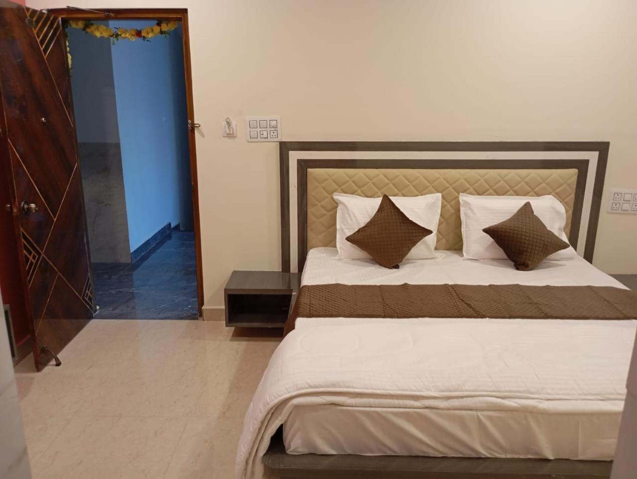 Aadya Inn New Luxury Hotel Tirupati Exteriér fotografie